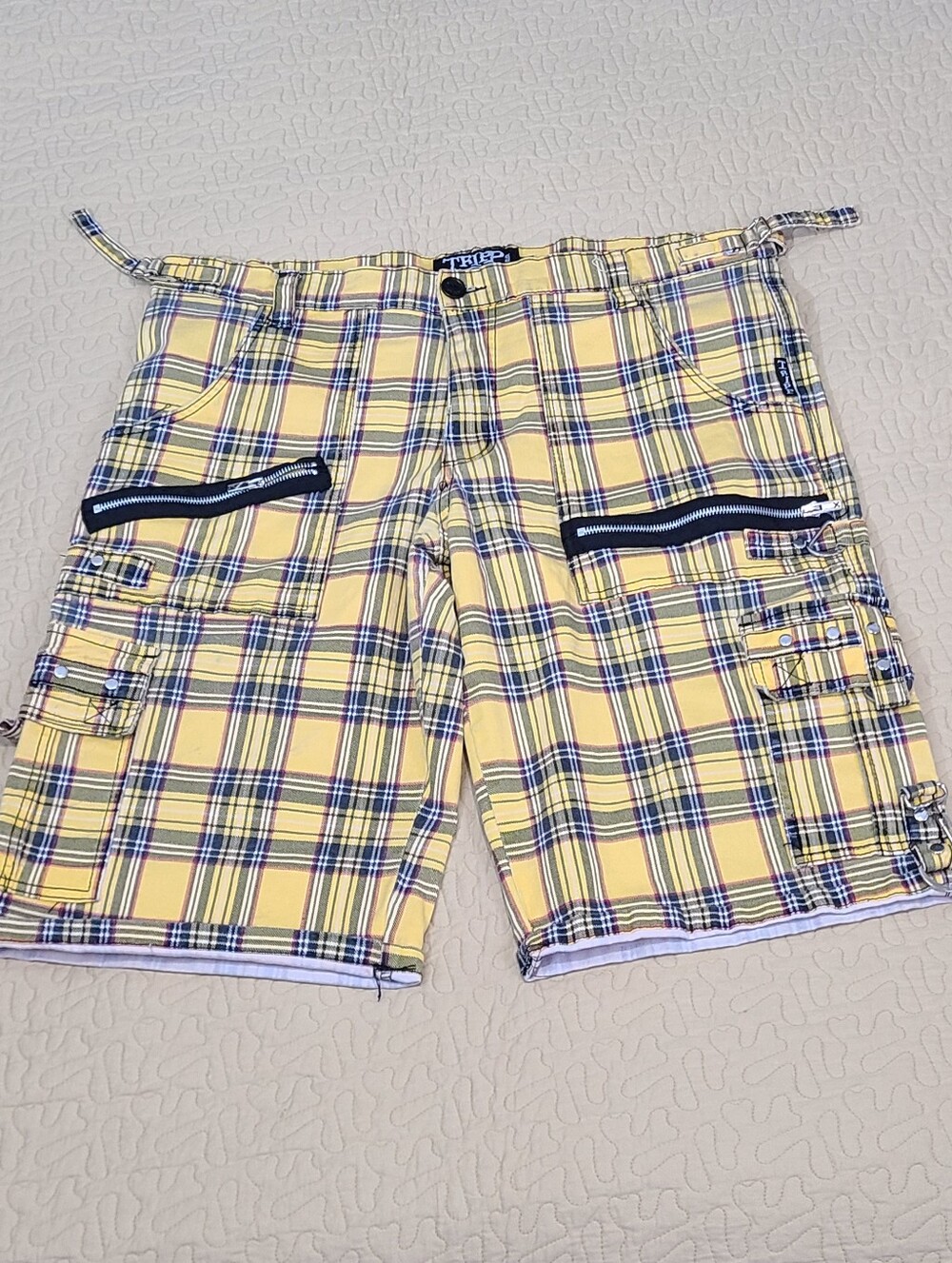 Vintage Tripp NYC Y2K Tarten plaid punk cargo shorts size 38